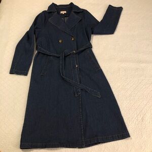 Denim trench coat. Size medium.